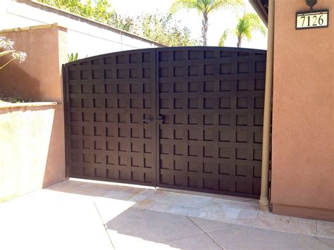 solid metal gate design